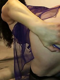 Aged housewife is trying to seduce