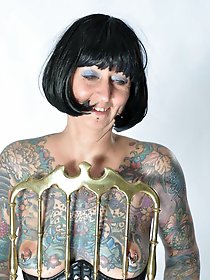 Photo shoot with full body tattooed MILF Cleo - 2