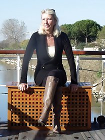 Old strumpets are having fun without their boyfriends