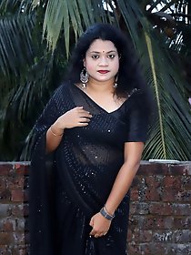 Good-looking babes are posing naked for fun