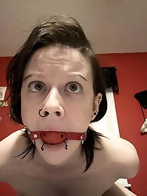 Russian women are posing nude at home