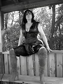 Long-legged older lass is giving blowjob