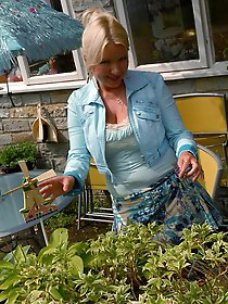 Housewife Lily from Aunt Judys gallery 6