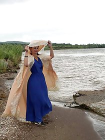 Raunchy old momma is having fun