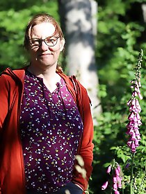 Removing clothes in a forested area of Bad Lauterbach