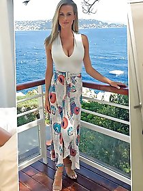 Stunning mature lasses are spreading their legs on cam