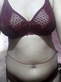 Indian wife poses in new underwear images