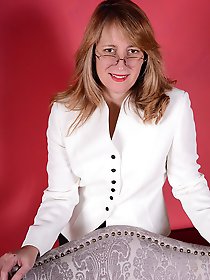 Unshaved american mom playing with herself