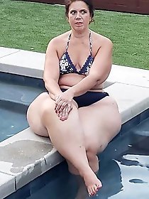 Prurient mature female enjoys oral sex